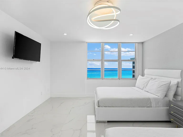 5151 Collins Ave #1527 — Photo 34