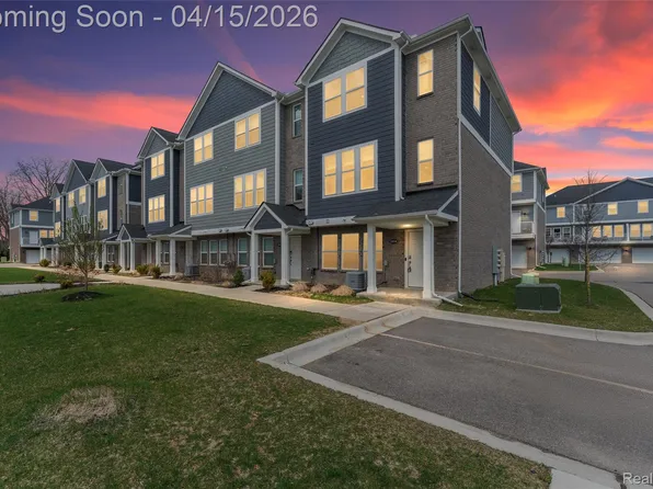 2934 Artemis Dr, Troy, MI 48085