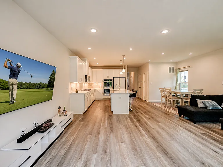 56 Pratt Ln — Photo 3