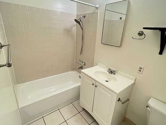 5th image of 1126-34 W Redwood St #1128