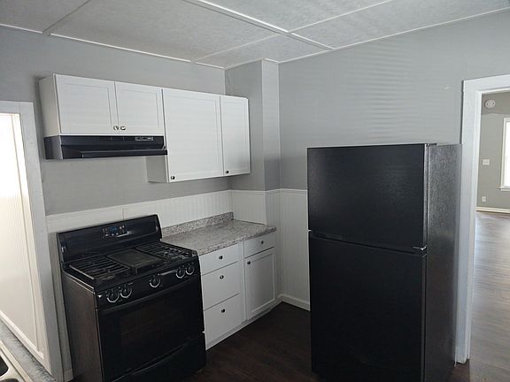 3rd image of 441 E Hudson St