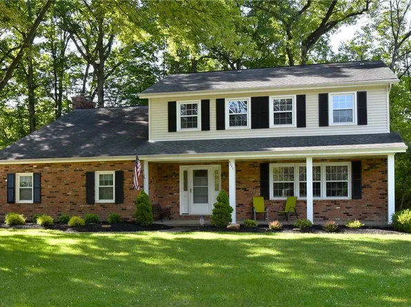 9257 Meadow Ln, Brecksville, OH 44141