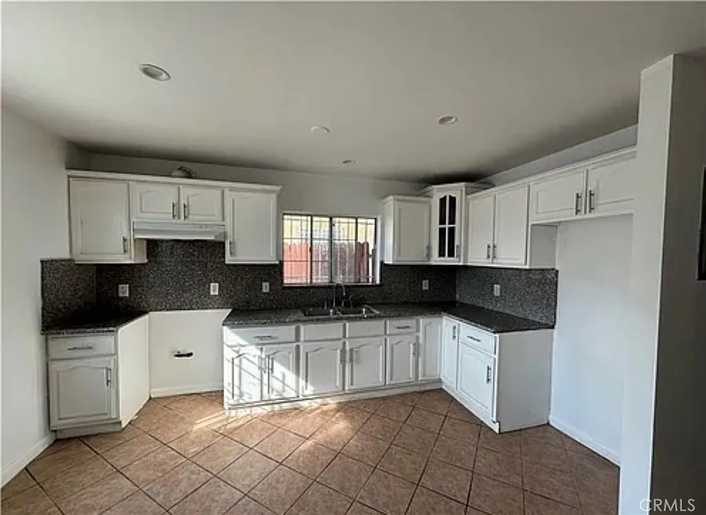 4 bed, 2.5 bath, 1728 sqft, $3,500 — Photo 3