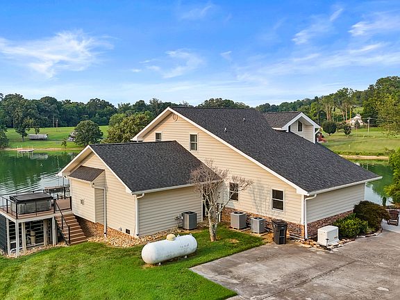 3rd image of 8046 Greenbriar Rd