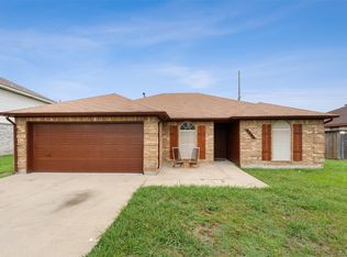 3242 Spring Meadow Ln, Grand Prairie, TX 75052