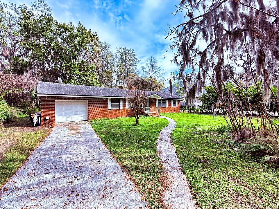Front with driveway