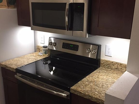 Renovated kitchen, granite counter tops, new oven and microw