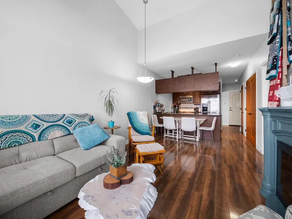 11935 Burnett St #402, Maple Ridge, BC V2X 9A9