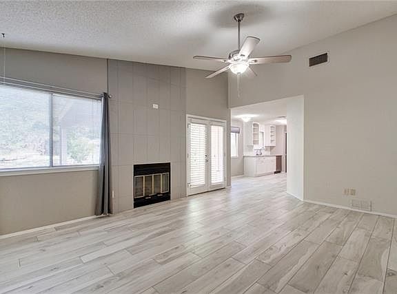 3rd image of 1412 Blakeney Ln