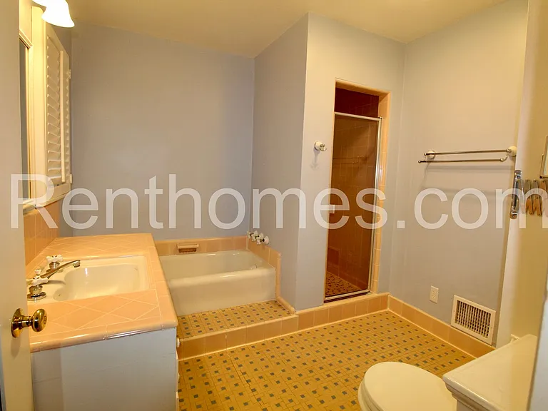2244 Plum St — Photo 30