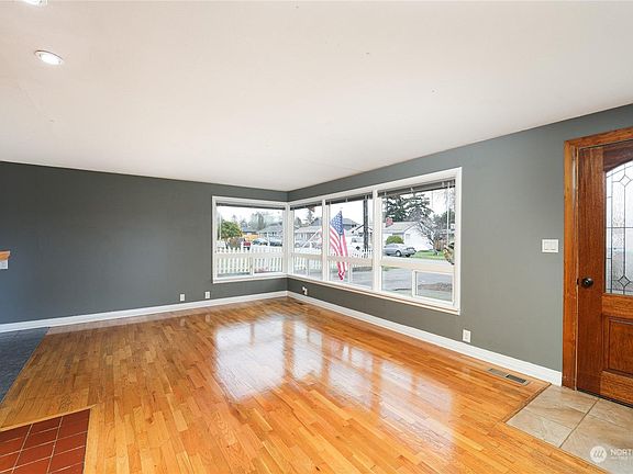 4th image of 590 SE 5th Ave