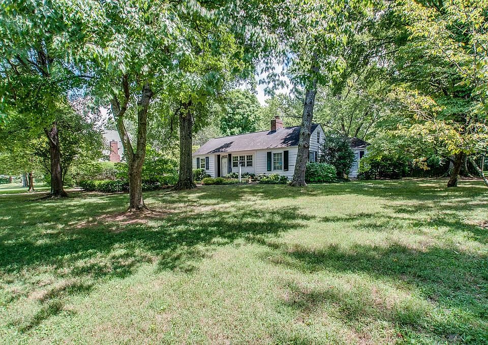 2nd image of 1206 Nichol Ln