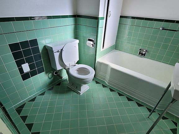 3rd image of 1500 12th Ave #6
