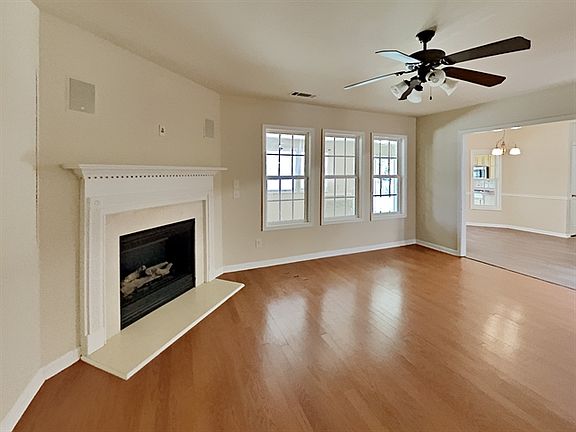 4th image of 3999 Cliffglen Ct NW