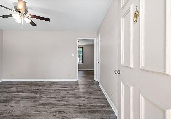 3rd image of 528 Jewel Dr