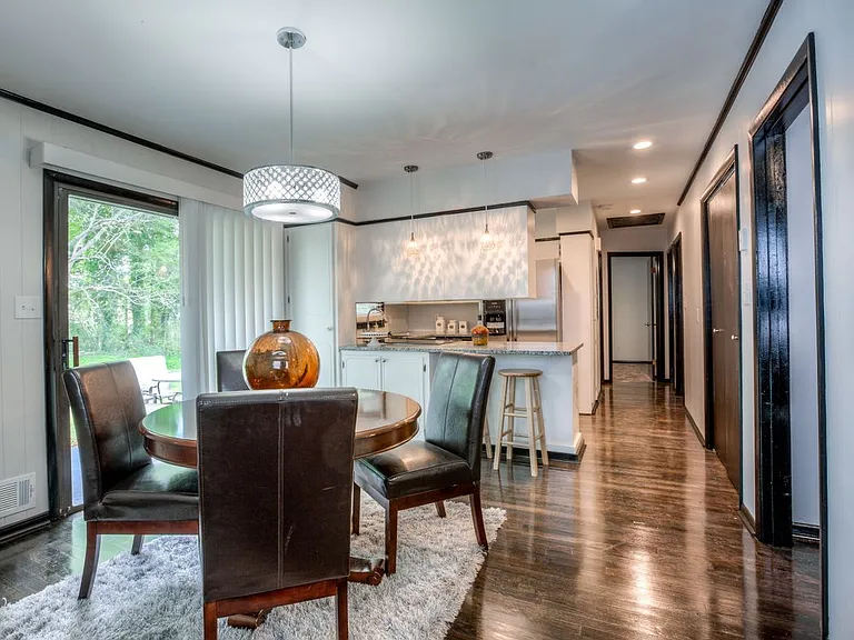 1194 Weston Dr — Photo 4