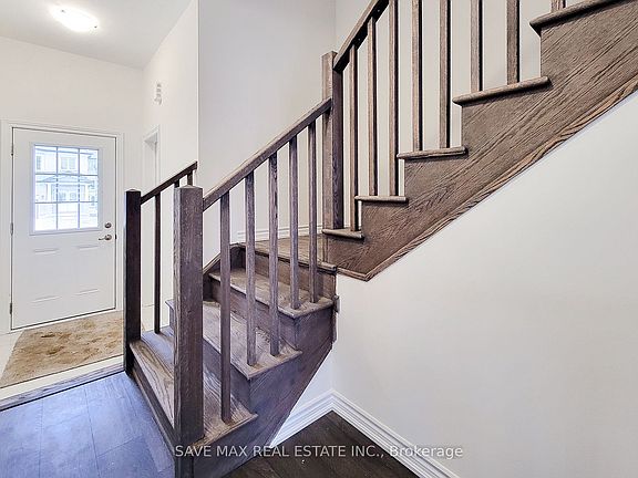 4th image of 60 Hitchman St N