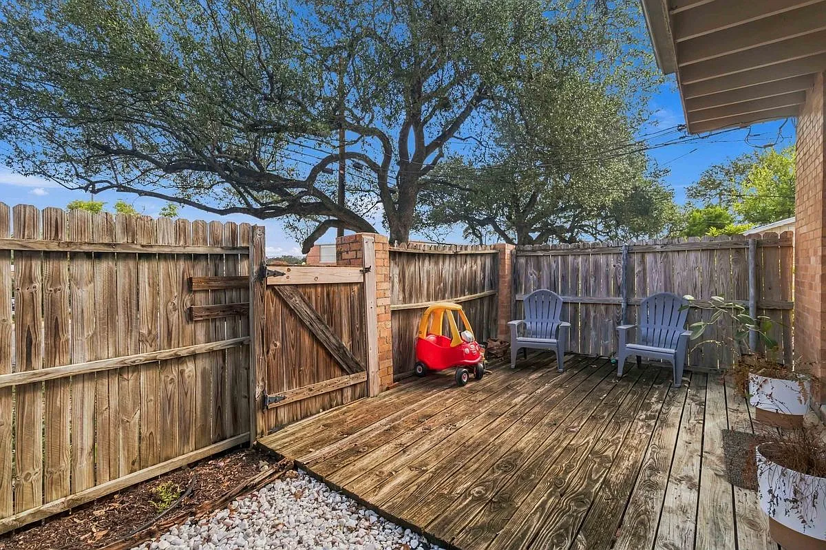 3 bed, 2.0 bath, 1617 sqft, $2,050 — Photo 4