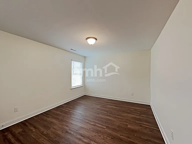 2121 Laurel Village Cir — Photo 29