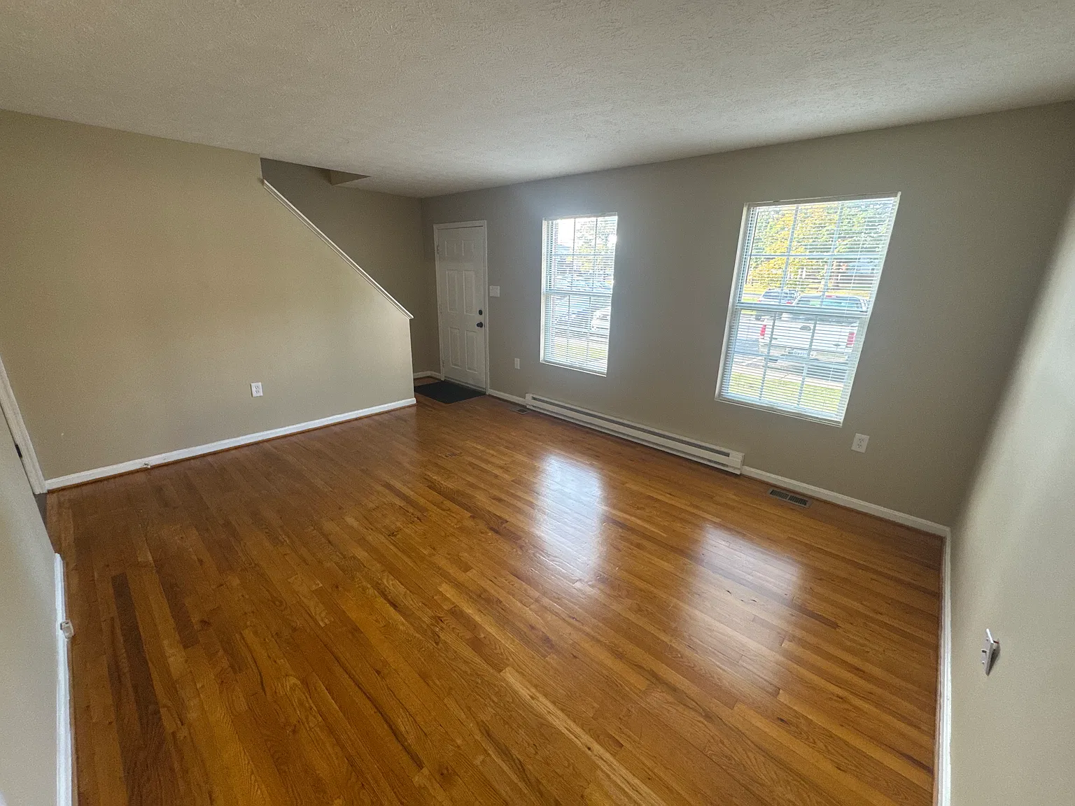 2 bed, 1.5 bath, 1120 sqft, $1,600 — Photo 3