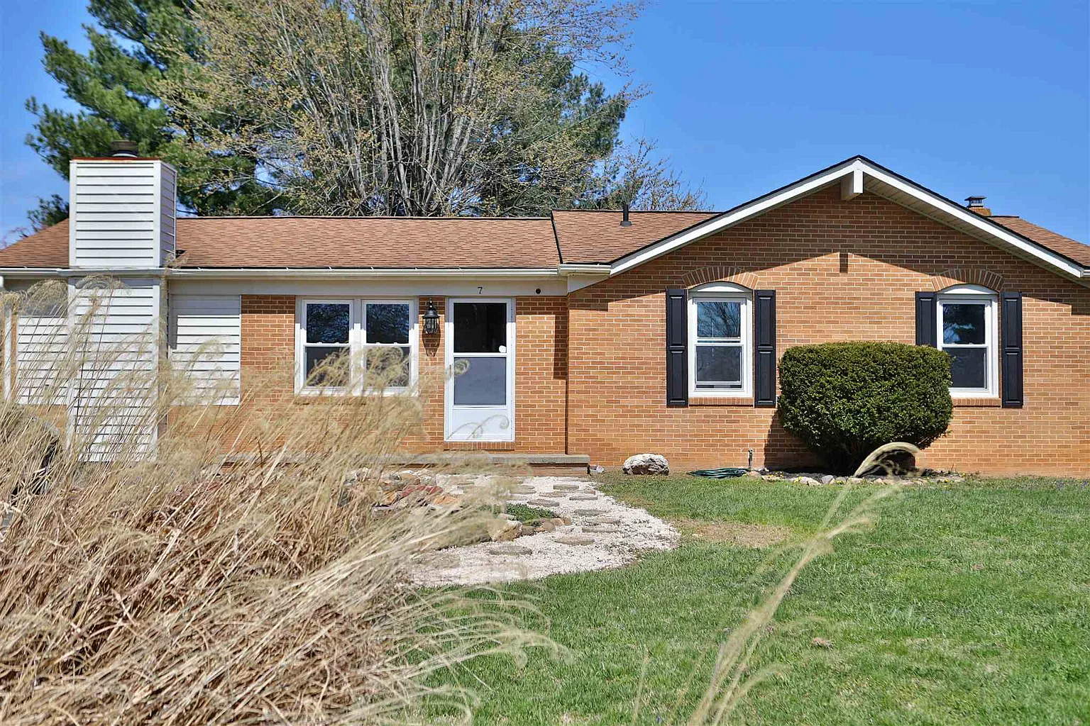 7 Briarwood Cir photo 1