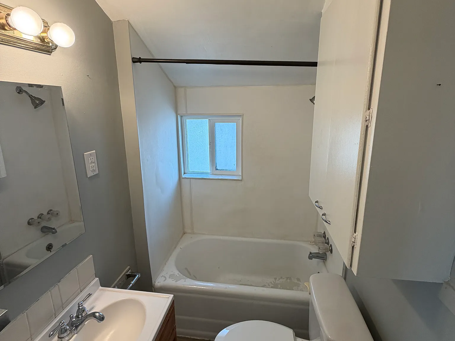 1102 W Sharp Ave — Photo 3