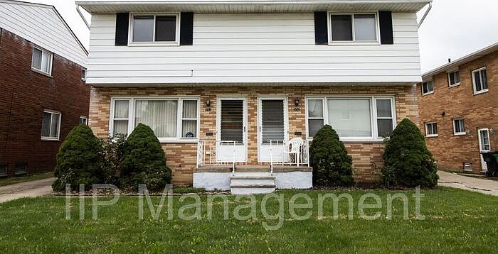 1st image of 552 E 208th St #552