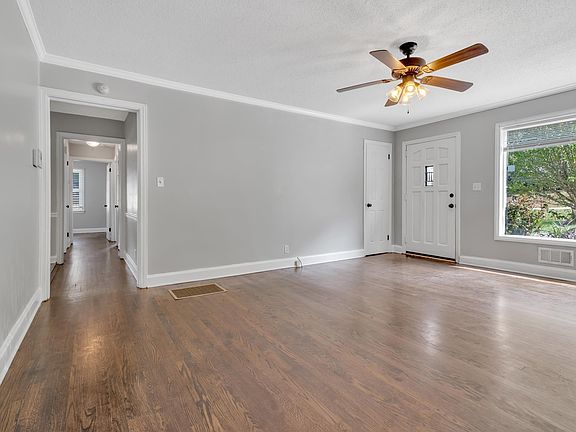 4th image of 450 Crosby Cir