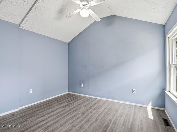 3rd image of 141 Mill St