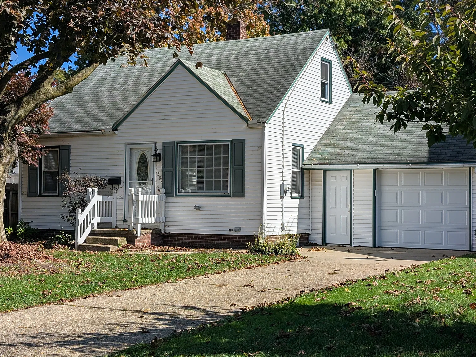 3 bed, 936 sqft, $1,490 — Photo 1