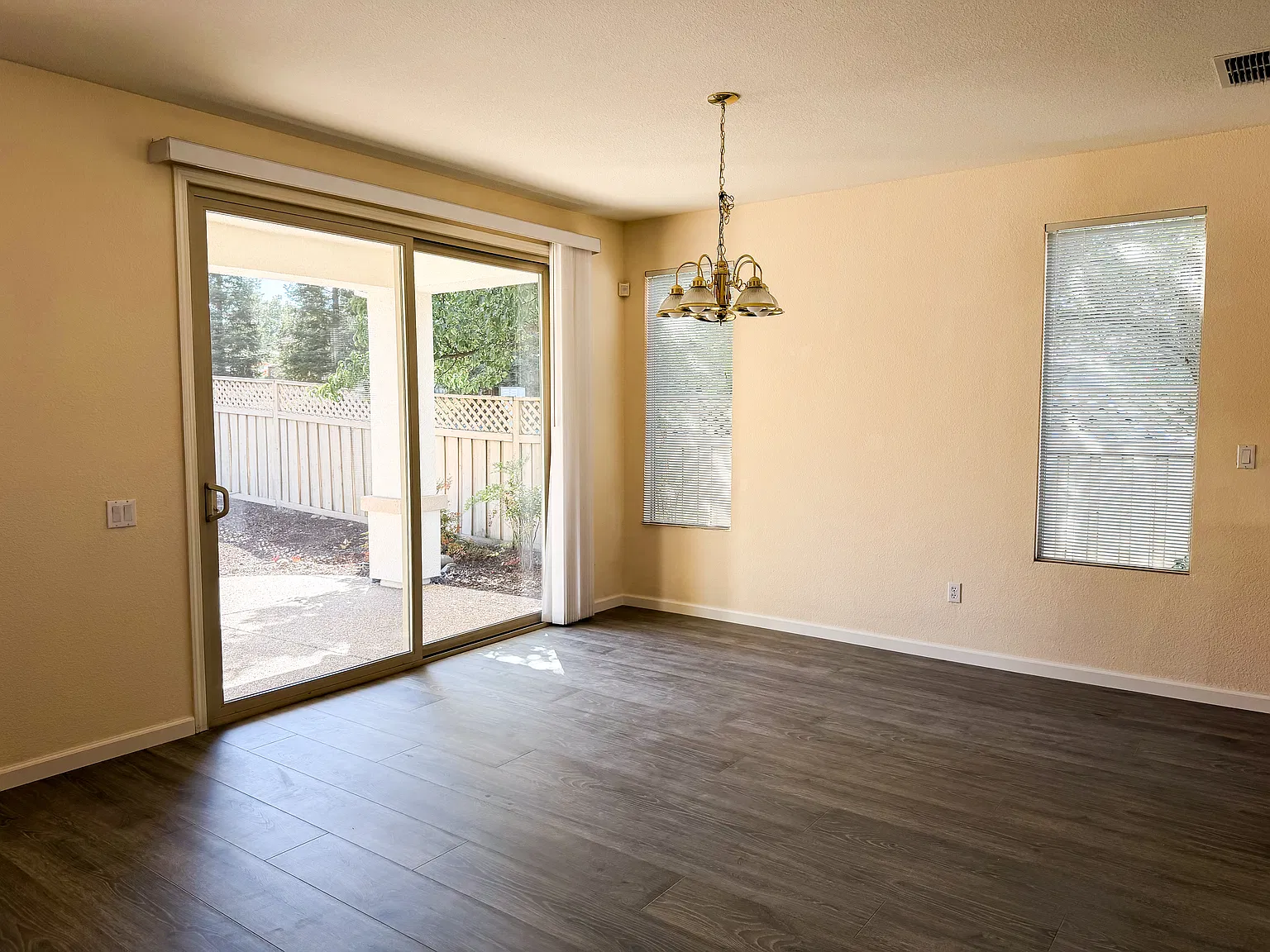 2 bed, 1886 sqft, $2,800 — Photo 3