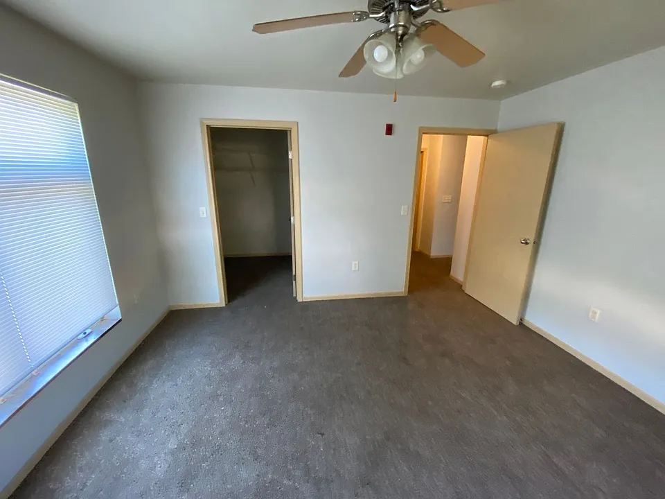 2708 W Center St
