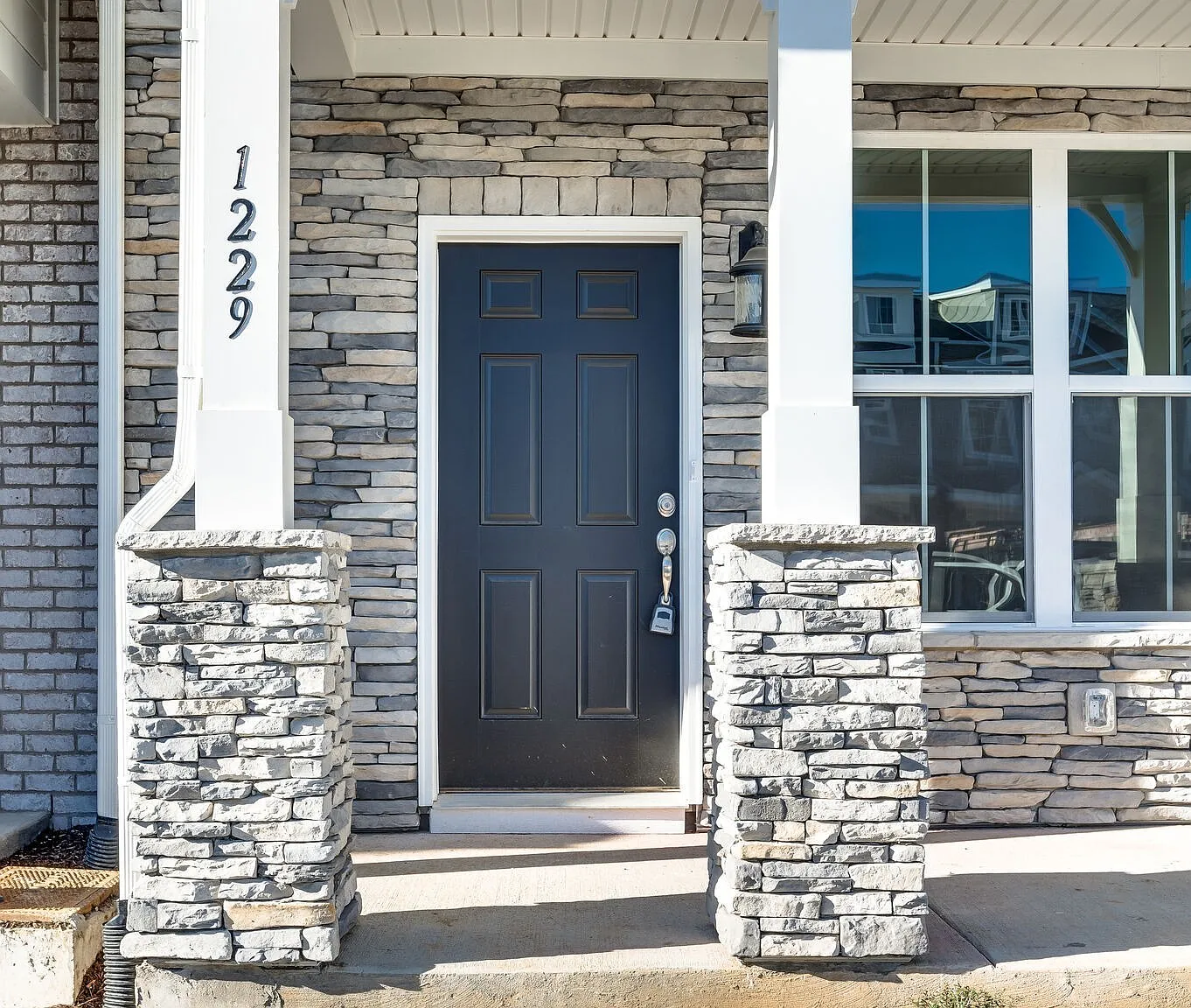 2 bed, 2.5 bath, 1209 sqft, $1,950 — Photo 3