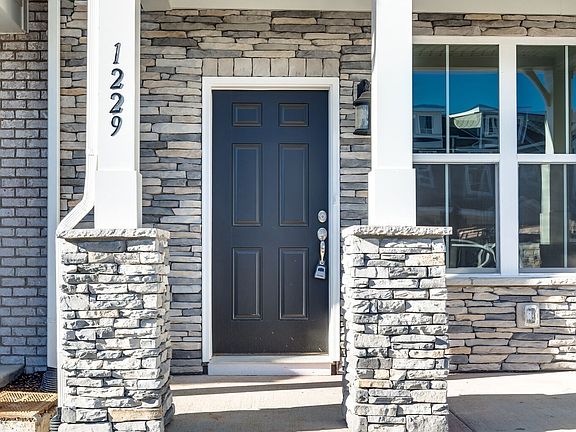 3rd image of 1229 Hope Village Way