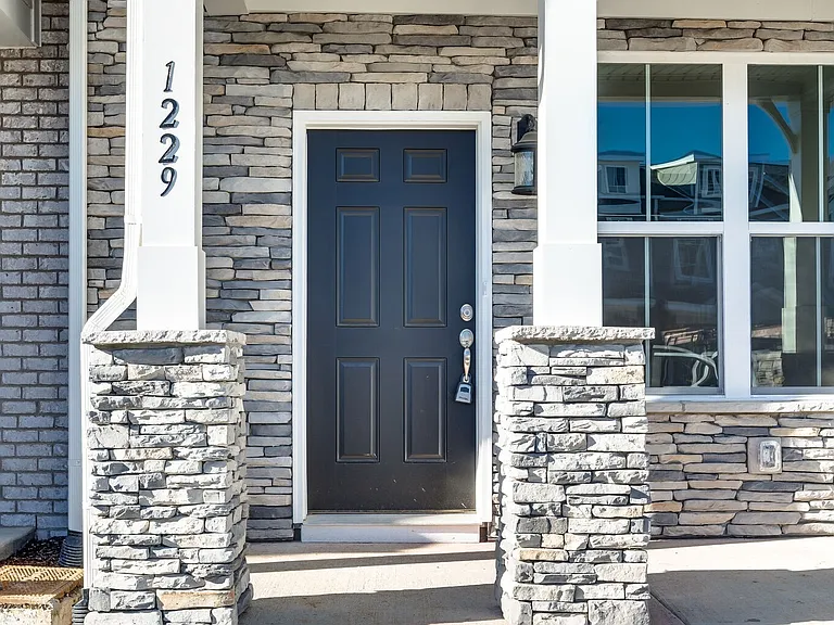 1229 Hope Village Way — Photo 3