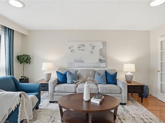 5th image of 676 Woodview Rd