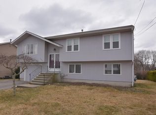 207 Wellspring Dr, Warwick, RI 02886