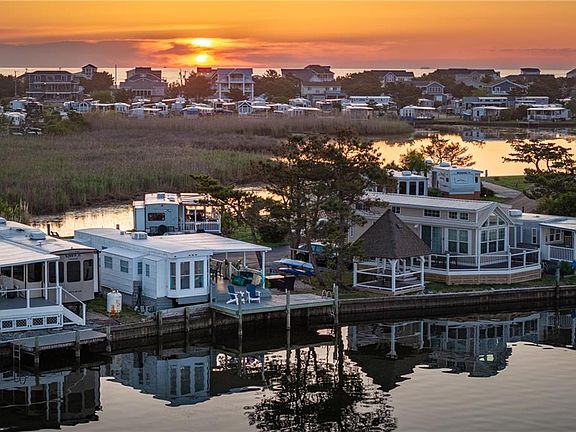 2nd image of 3665 Sandpiper Rd #123