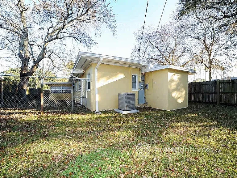 1868 East Dr — Photo 2