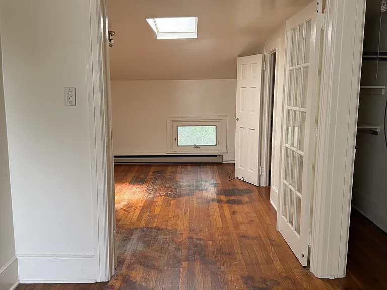 122 S West St — Photo 6