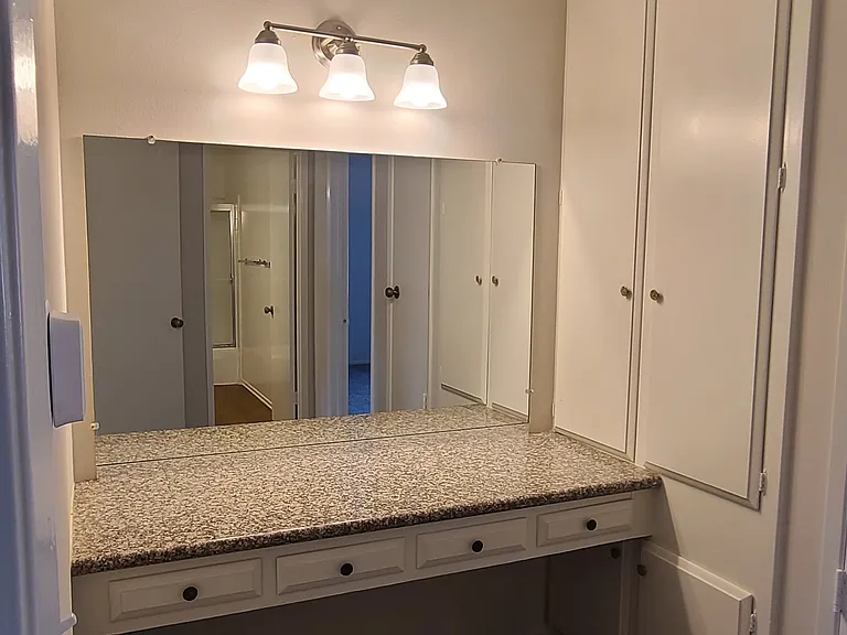 The Enrique Apartments — Photo 20