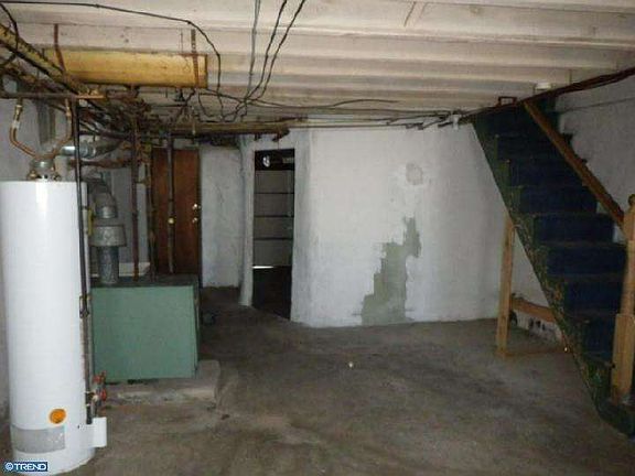 3rd image of 1556 E Lycoming St
