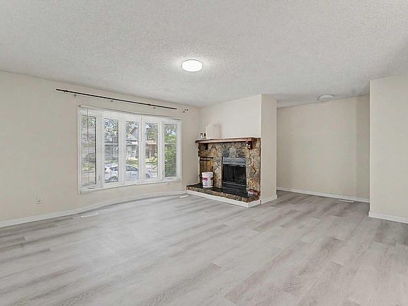 3rd image of 5615 Temple Dr NE