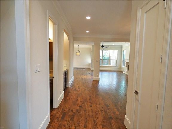 2nd image of 6526 Del Norte Ln