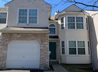 220 Primrose Ln, Maple Glen, PA 19002
