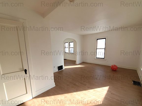 3rd image of 824 Logan Ave