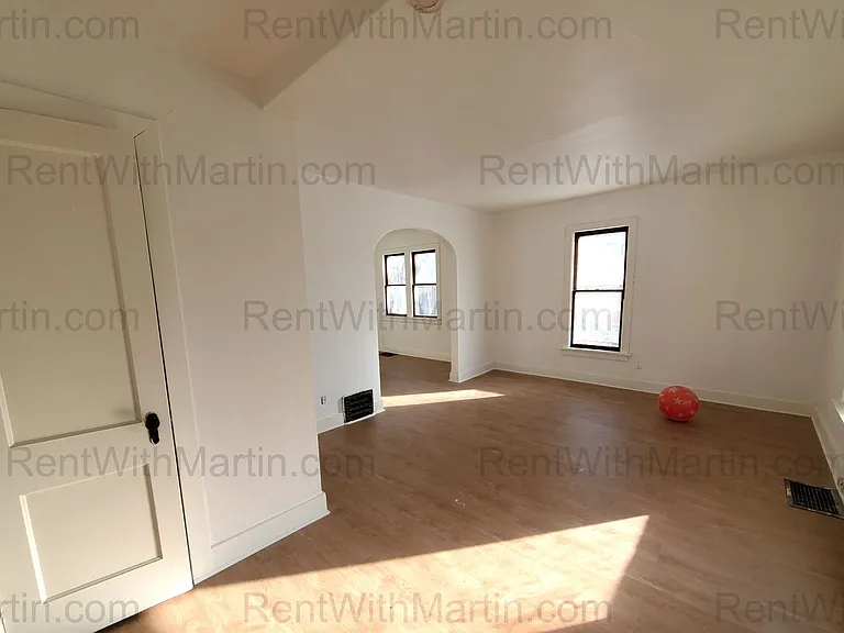 824 Logan Ave — Photo 3