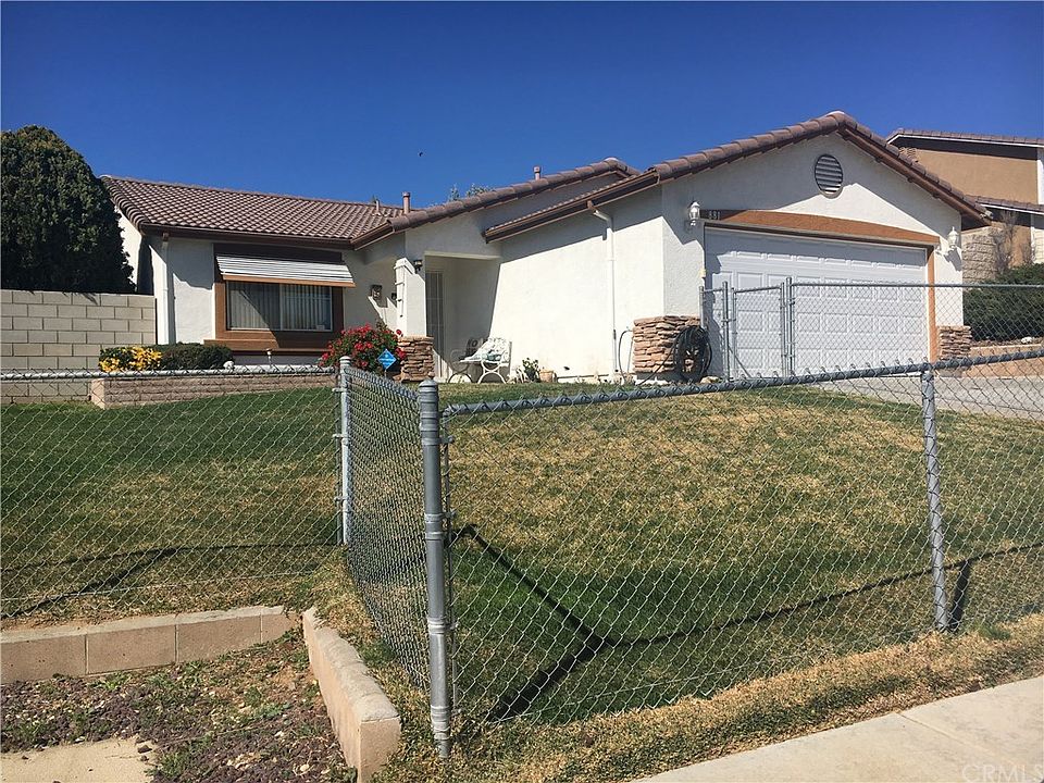 1st image of 881 Lunar Ln
