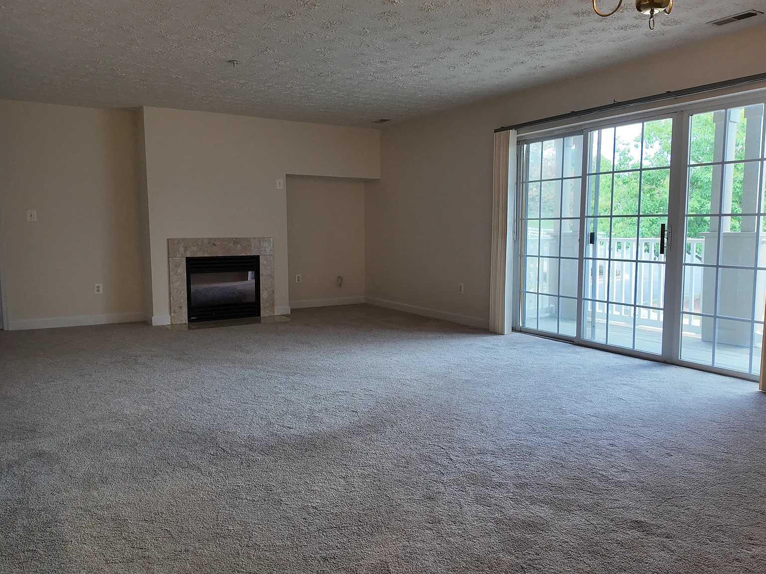 2 bed, 1189 sqft, $2,100 — Photo 3