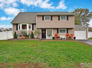 101 Benart Pl, Middlesex, NJ